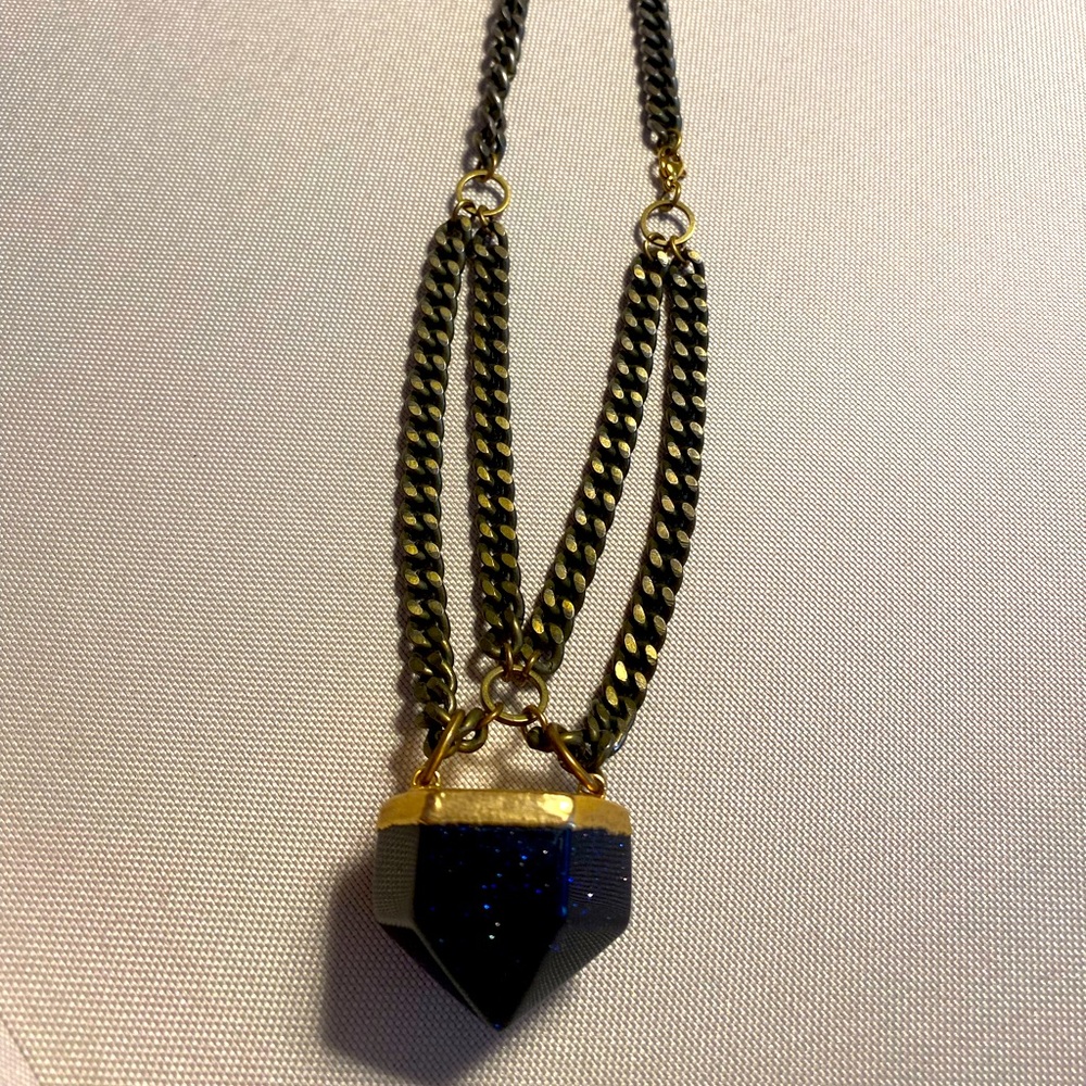 Sparkling blue stone necklace
